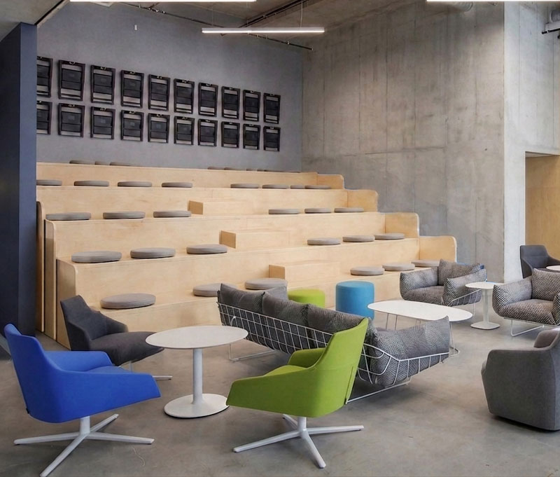 Salon Discussion Space